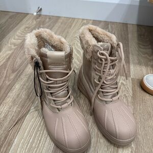 Aldo Women's Beige Winter Boots